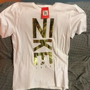 Large men’s Nike shirt